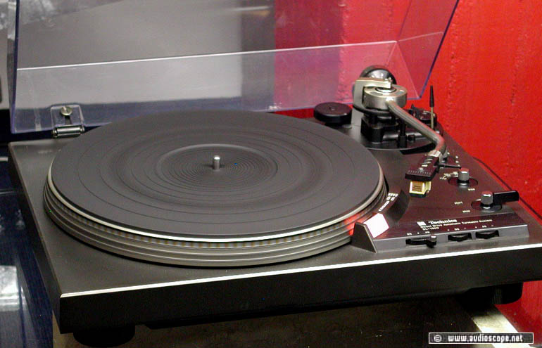 Technics SL 1900 for sale.